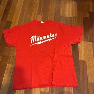 Milwaukee Red T shirt Men’s size L